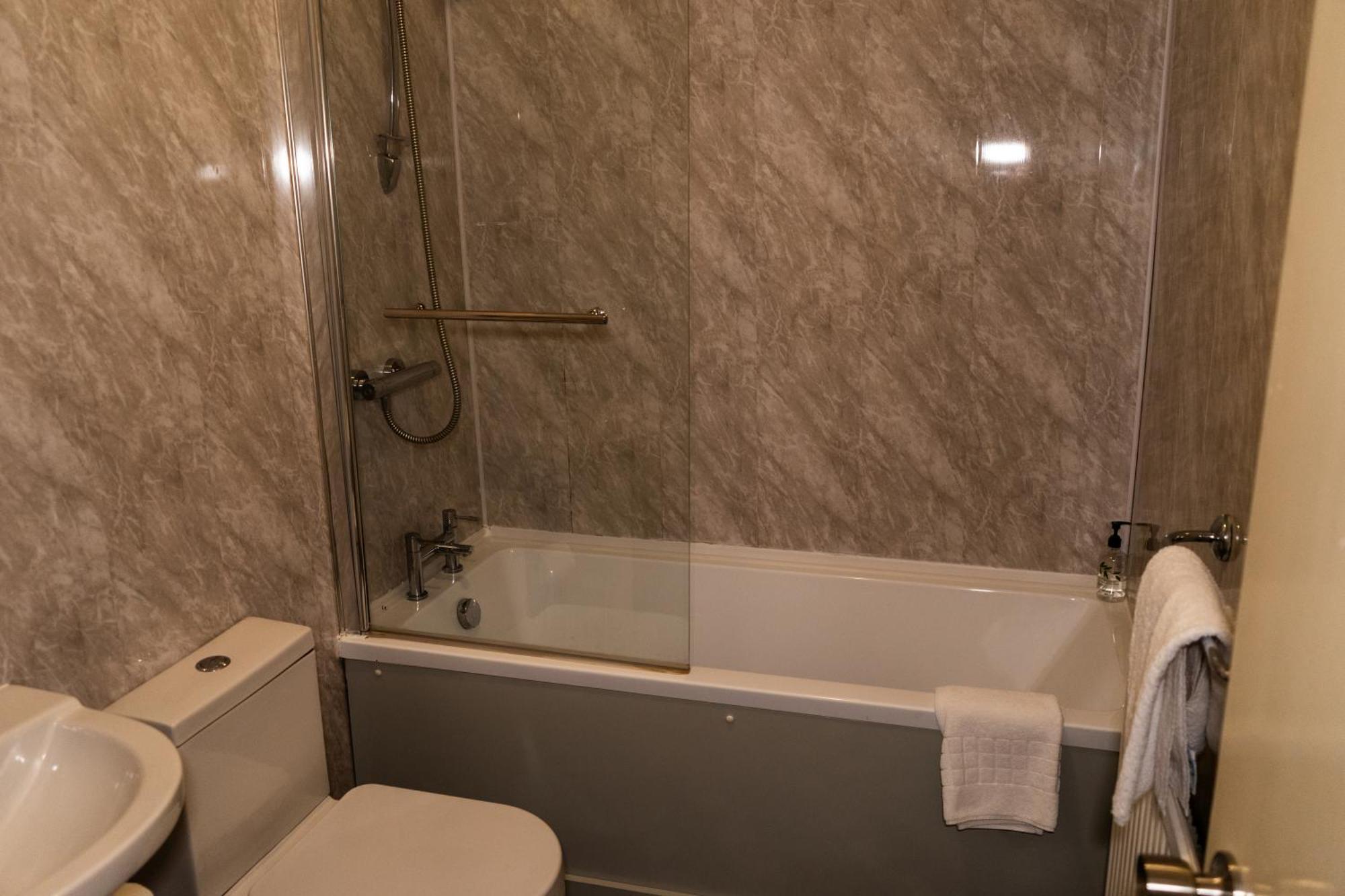 The Lodge At Carlton Tavern Free Parking Йорк Екстер'єр фото
