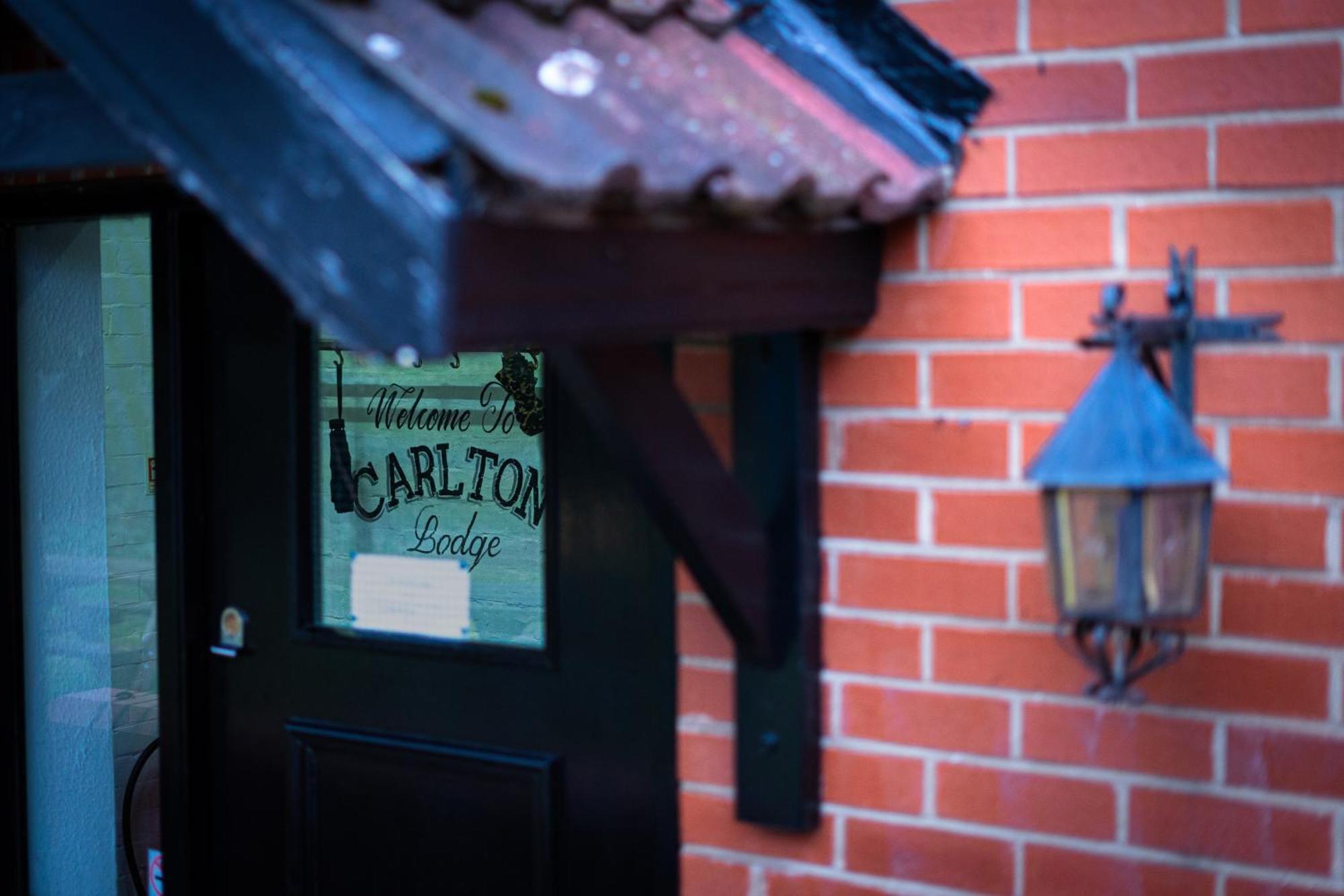 The Lodge At Carlton Tavern Free Parking Йорк Екстер'єр фото